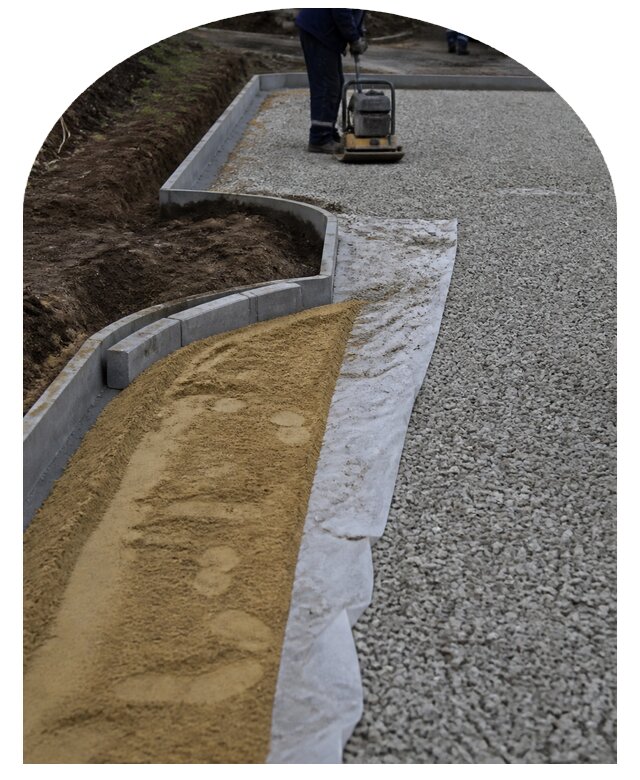 Устройство площадки под автомобиль на участке в Губахе